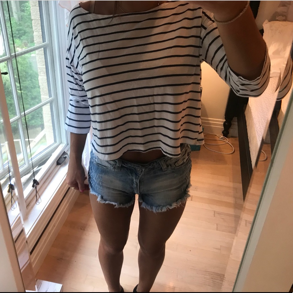 quarter sleeve striped cropped top